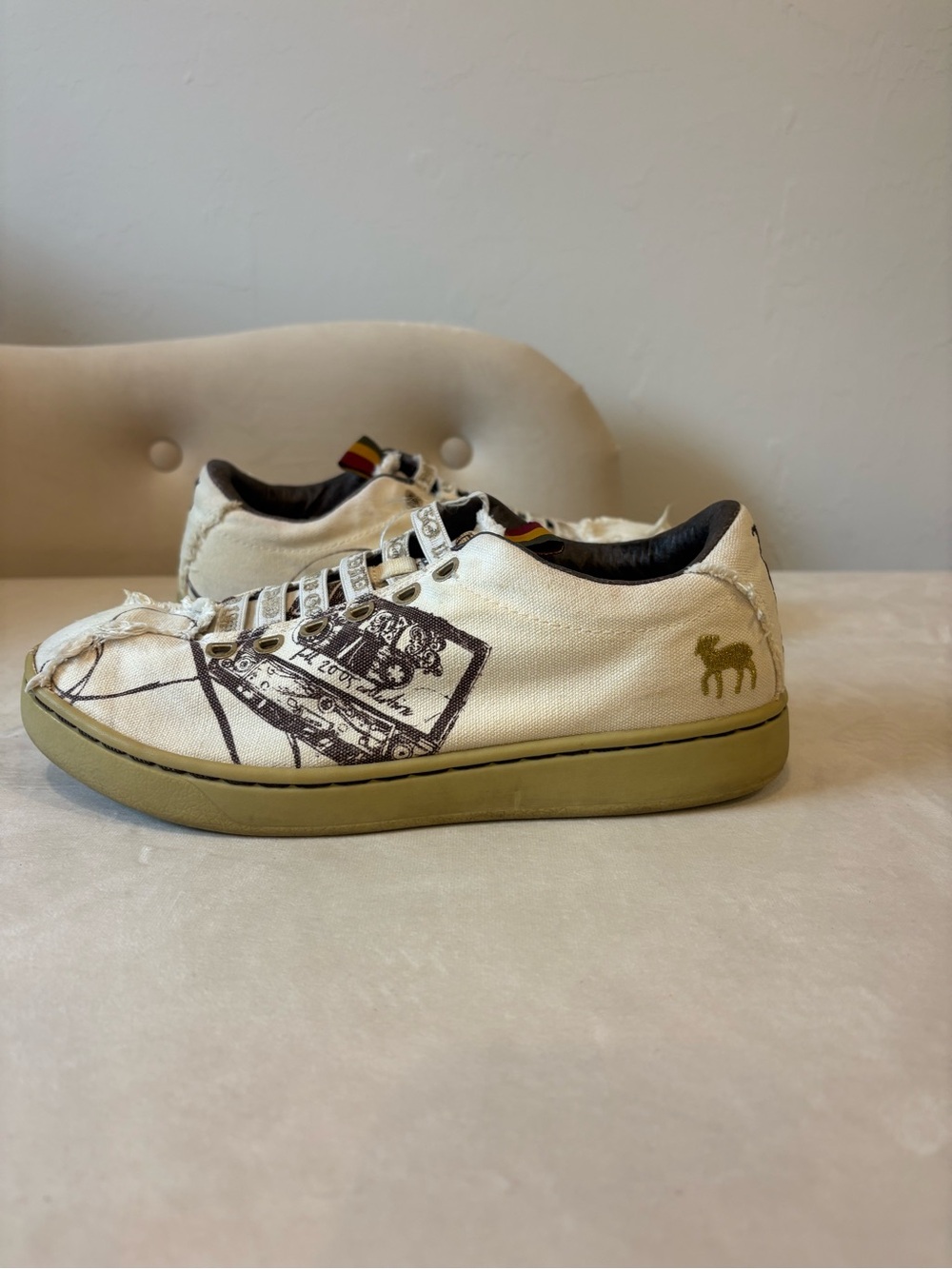 L.A.M.B. Off-White Canvas Low-Top Sneakers with Olive Sole - Men